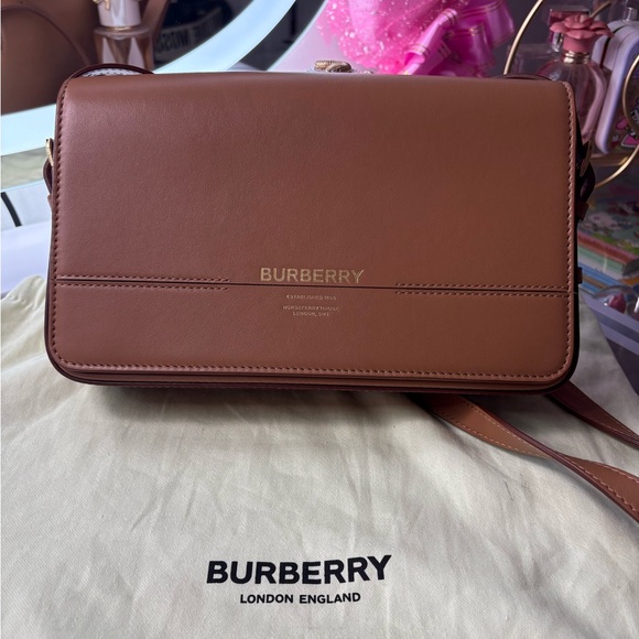 Burberry Brown Leather Interior - Picture 1 of 5